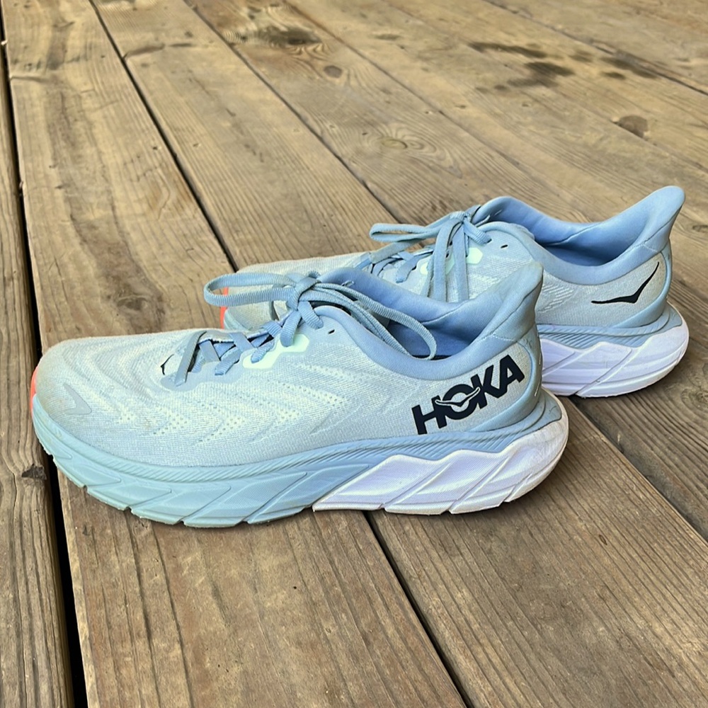 Hoka ARAHI 6